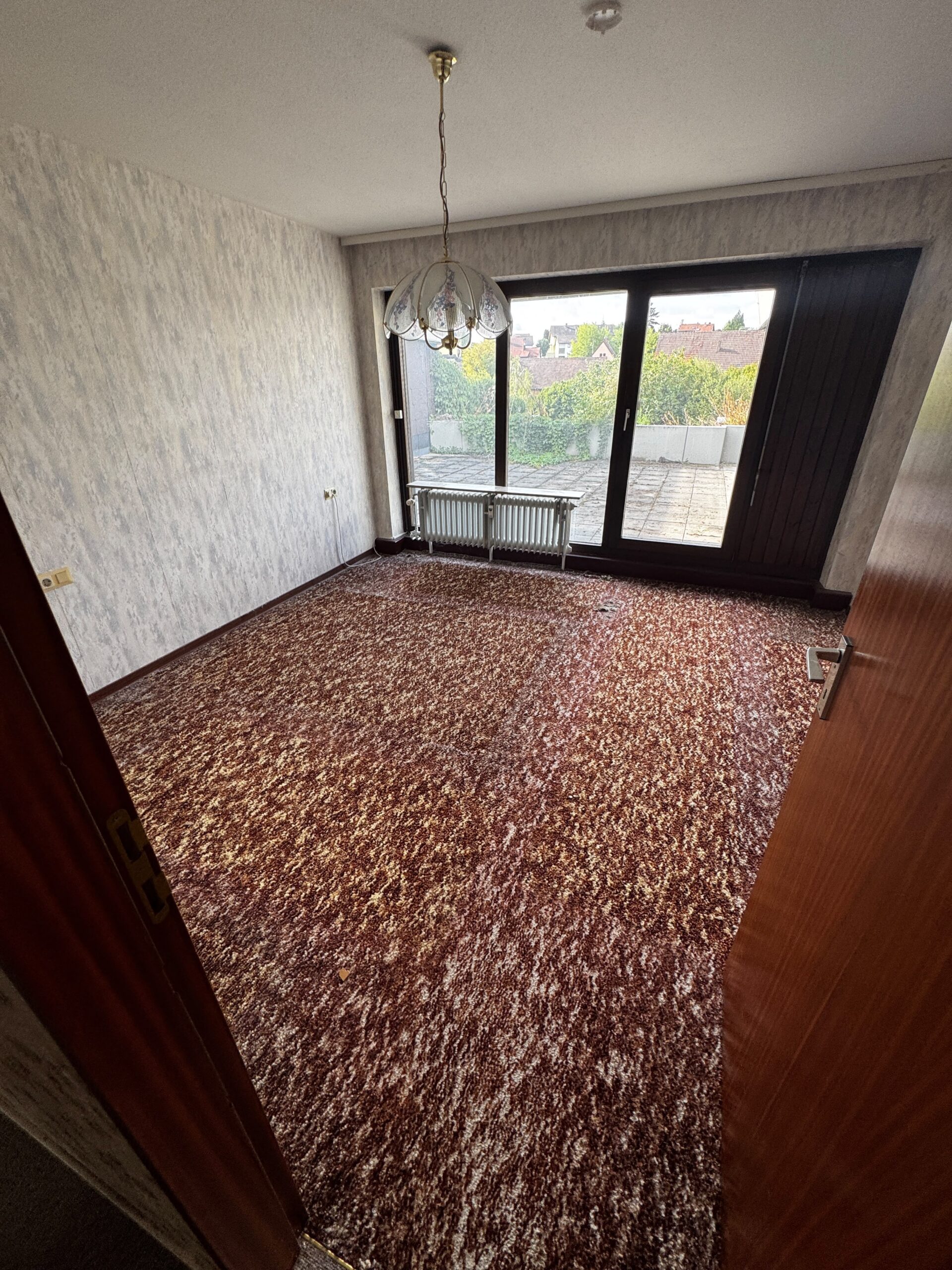 Leerer, besenreiner Raum nach der Entrümpelung in Grevenbroich